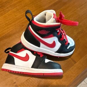 Nike Air Jordan 1 mid Kids size 6c Black/Very Berry/White